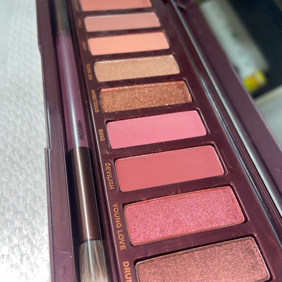 Urban Decay Naked Cherry eyeshadow pallet - Picture 4 of 8